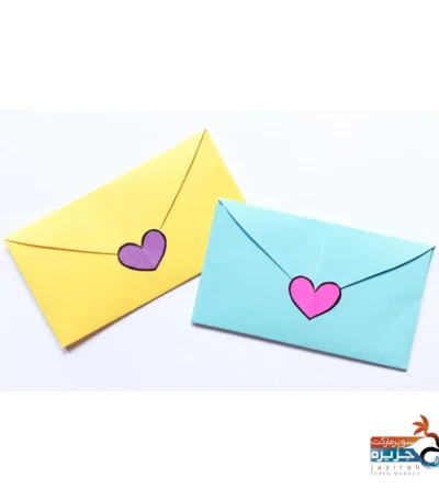 پاکت نامه با کاغذ قلبی شکل